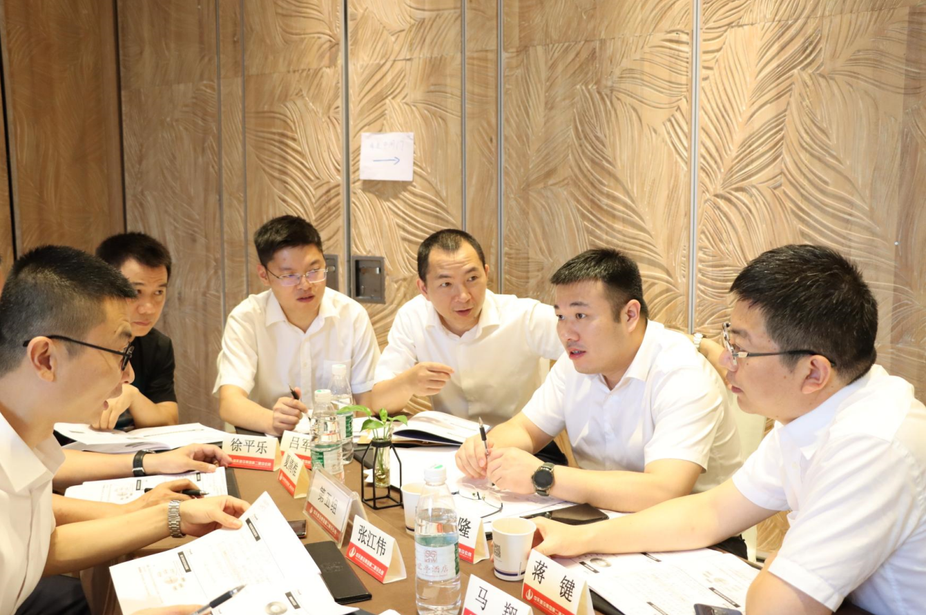 2021年6月25日-26日，PG国际二建组织开展了2021年中高层主管执行力培训。本次培训特邀清华、北大、上海交大总裁班讲师，中国企业家协会特聘高级讲师许晋老师进行授课。